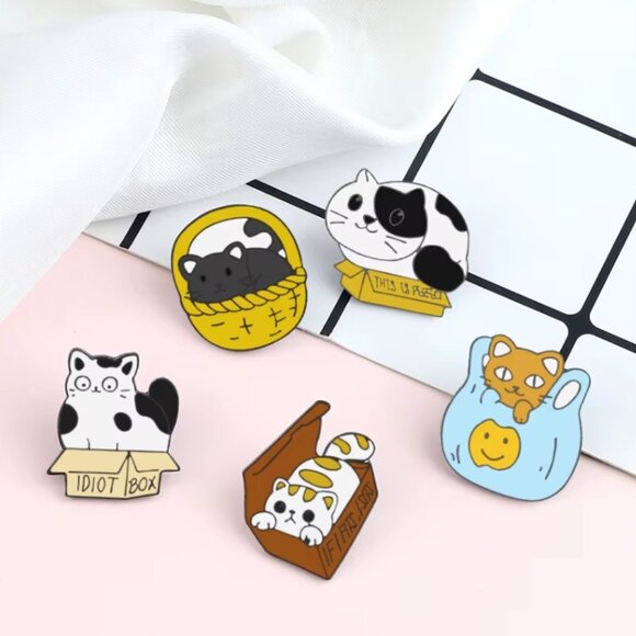 Cat - In a Bag - Enamal Pin - Picture 3 of 5